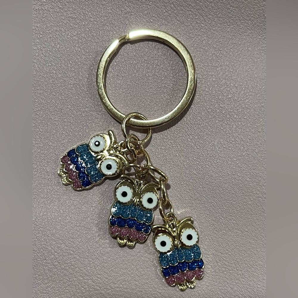 New Owl Multi-colored Rhinestone Keychain - Picture 3 of 6